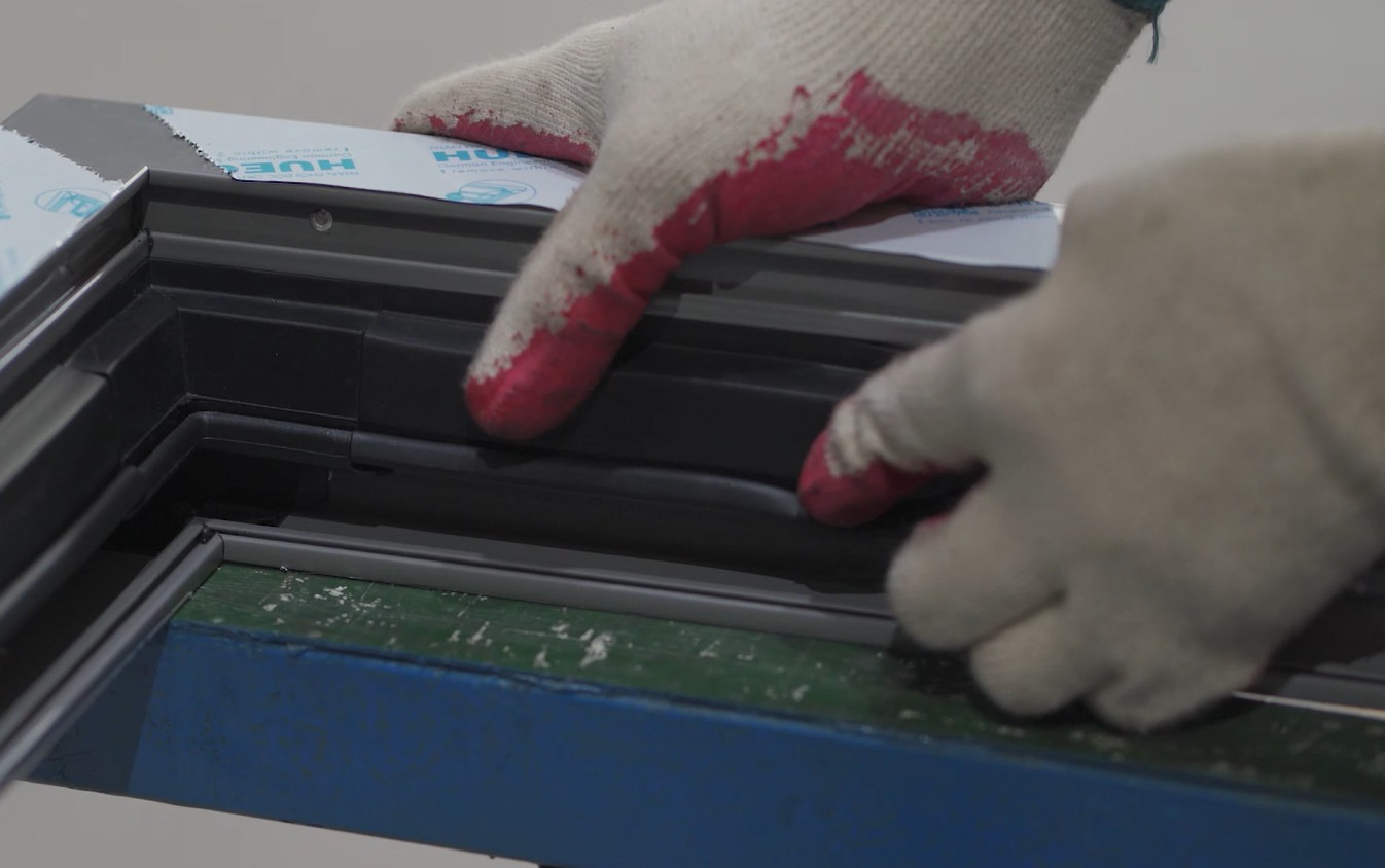 Gioăng cửa nhôm kính giúp giảm tiếng ôn và rung lắc khi đóng mở cửa